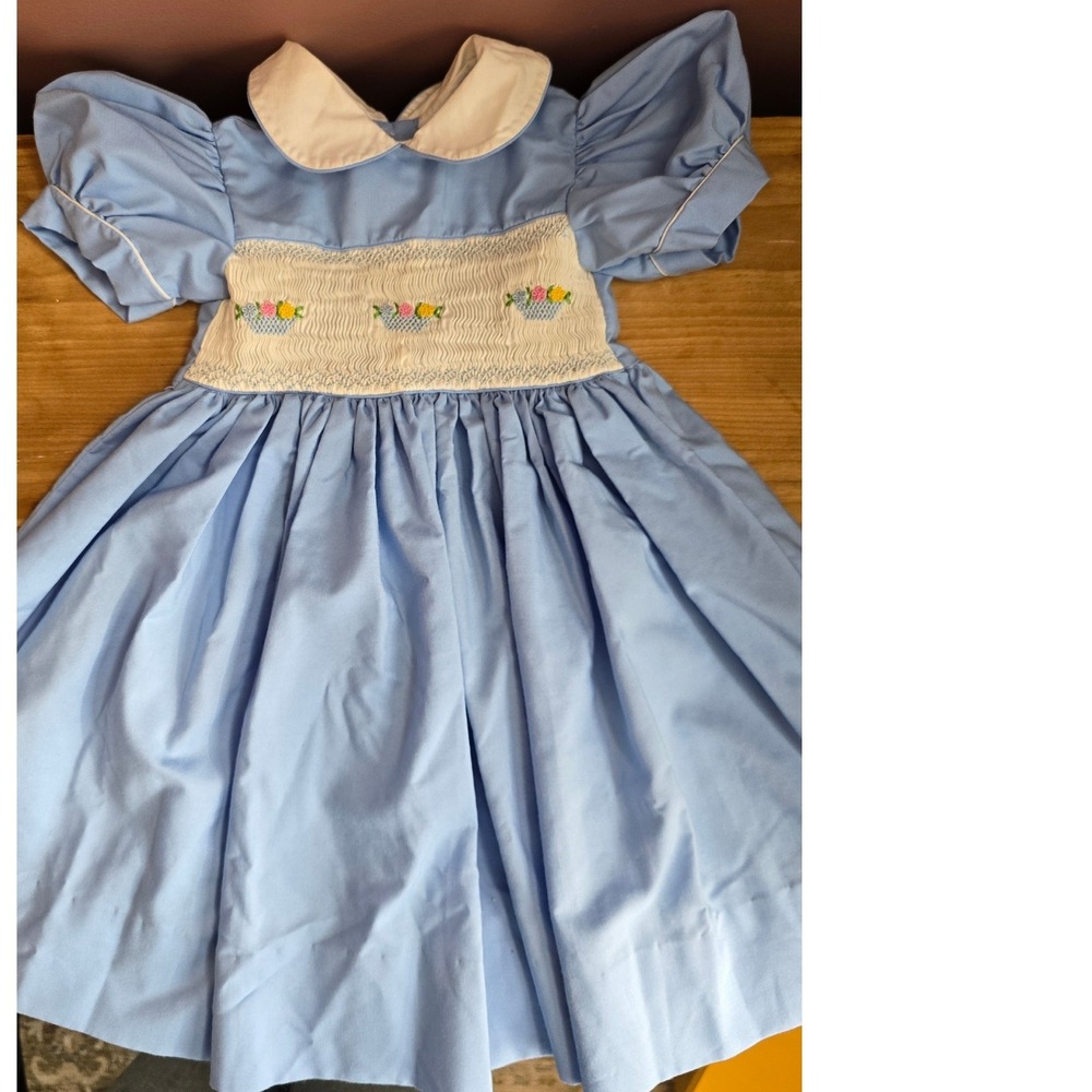 Vintage Fleur de Lis Girls Blue‎ Smocked Floral Basket Dress Peter Pan Collar